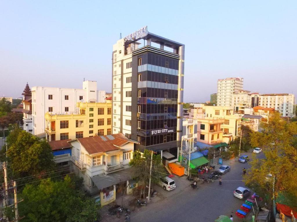 Silver City Hotel Mandalay Extérieur photo
