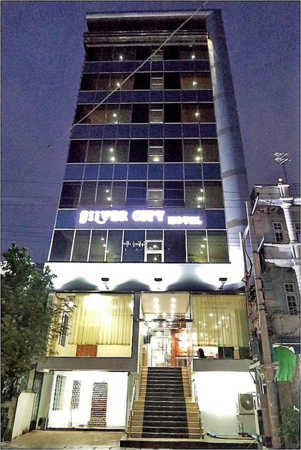 Silver City Hotel Mandalay Extérieur photo