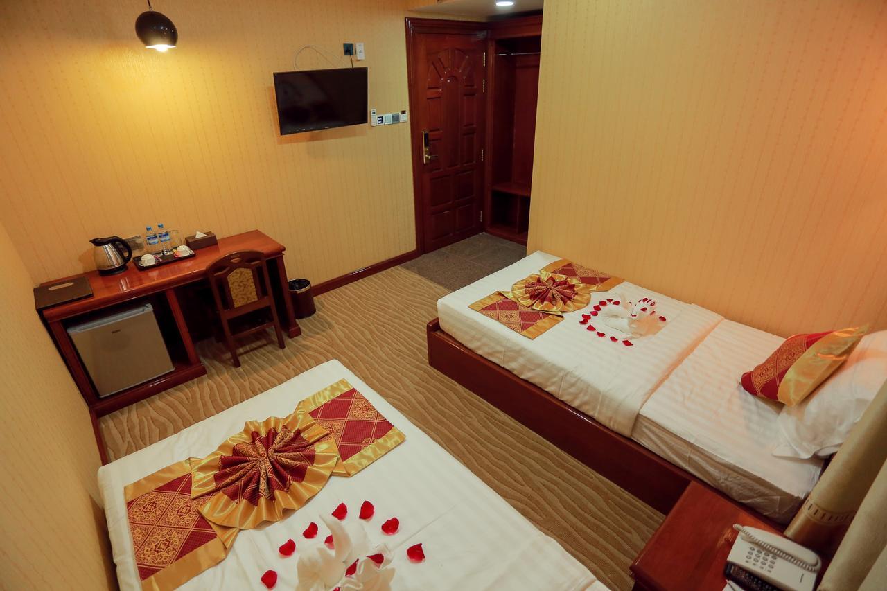 Silver City Hotel Mandalay Extérieur photo