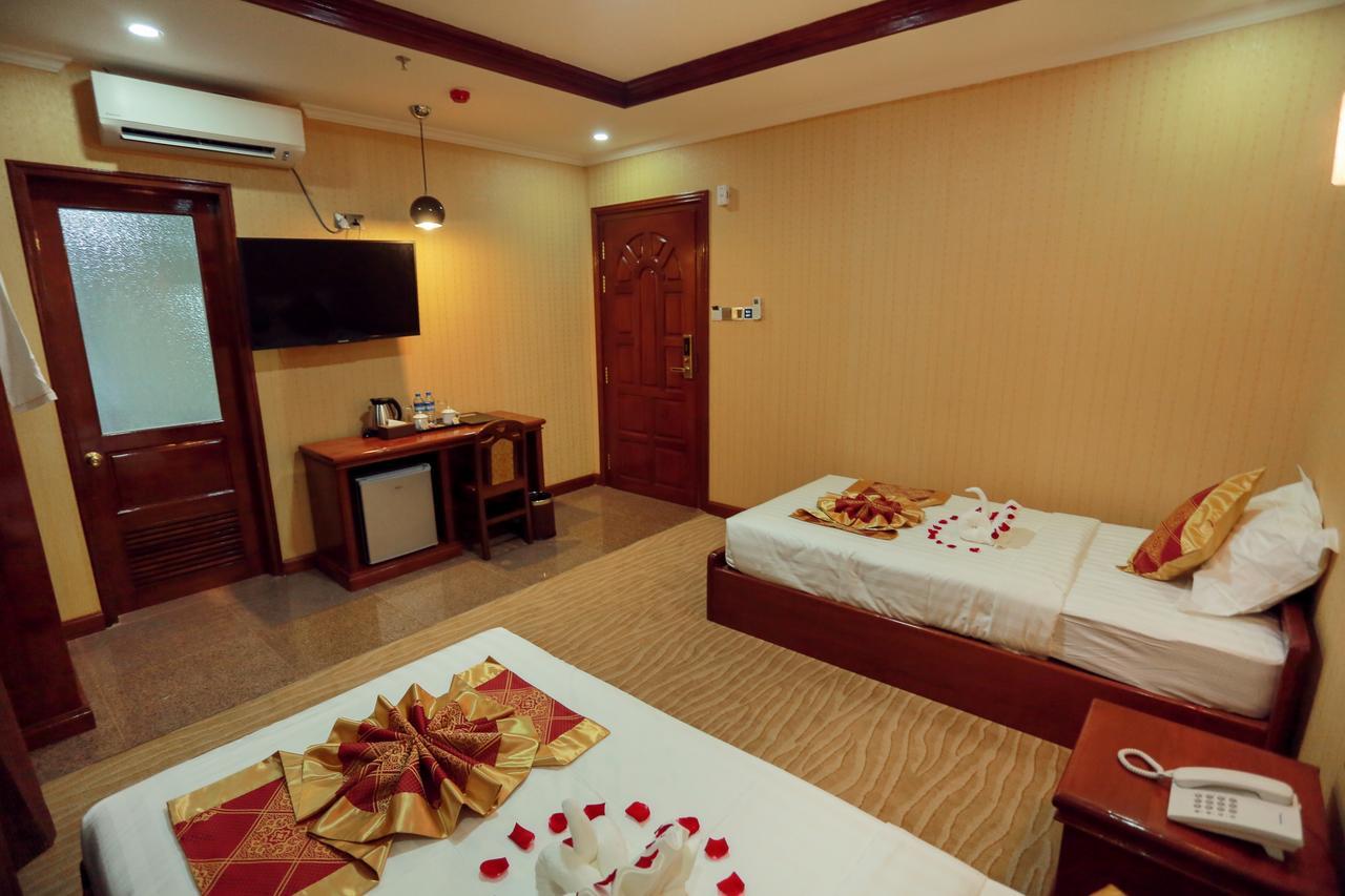 Silver City Hotel Mandalay Extérieur photo