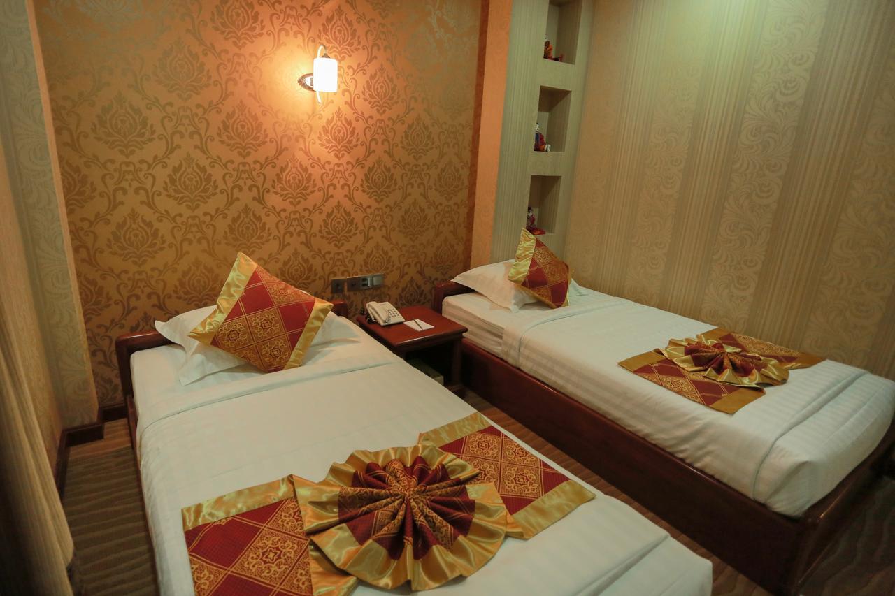 Silver City Hotel Mandalay Extérieur photo