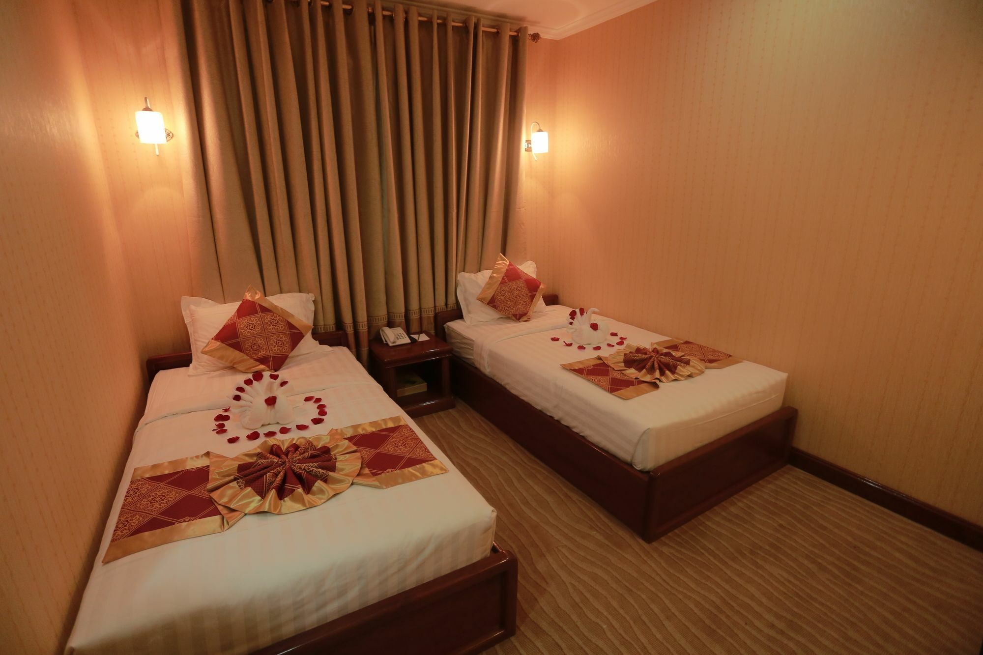 Silver City Hotel Mandalay Extérieur photo